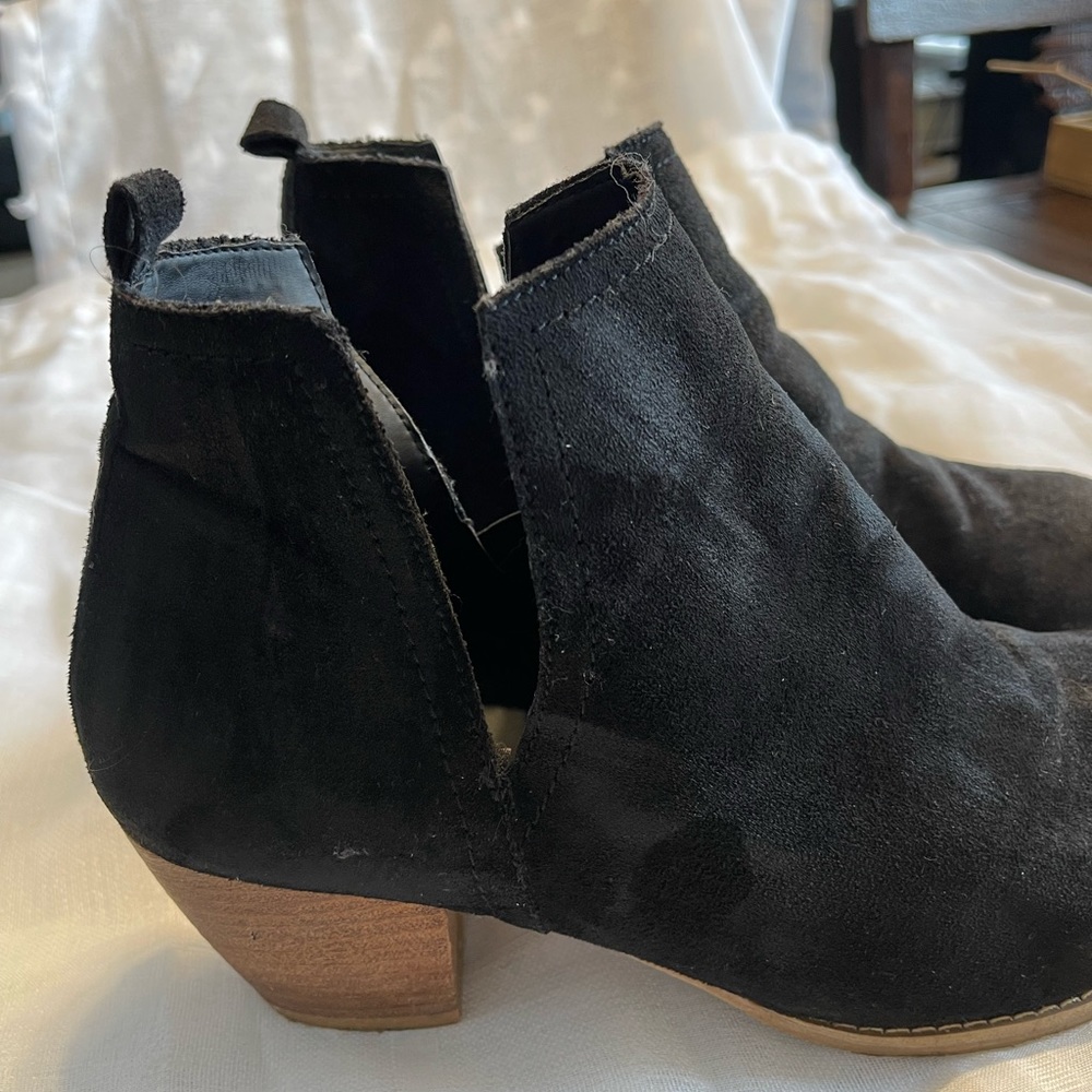 Womens size 11 torrid suede bootie with small heel